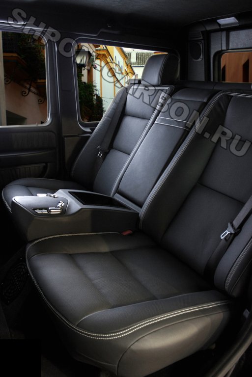 Установка комфортабельного дивана в Mercedes-Benz G-Class (black) (Мерседес Бенц Дж класс)